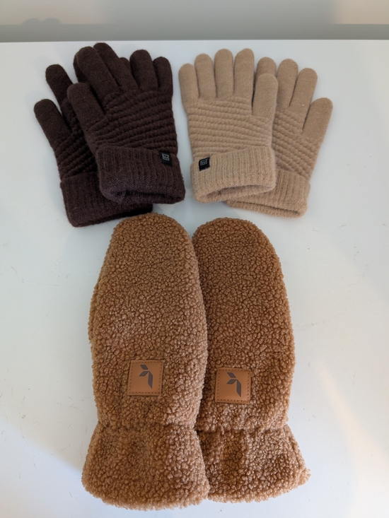 Avalanche Accessories - NWOT Set of Women's Gloves and Mittens